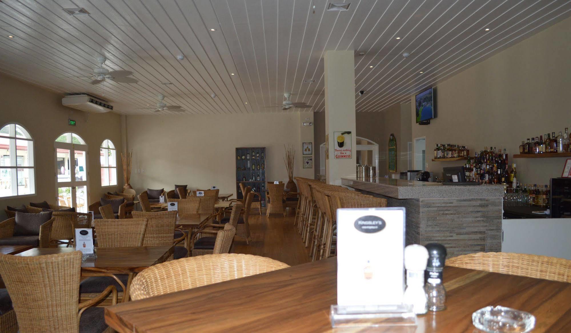 Kingsley'S Hotel And Gastro Pub Mabalacat Esterno foto