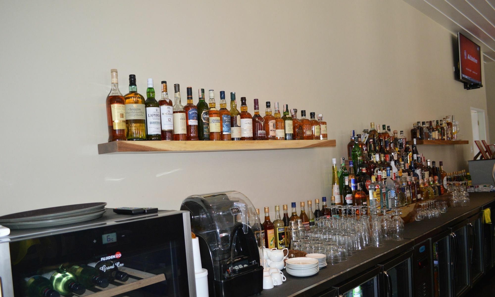 Kingsley'S Hotel And Gastro Pub Mabalacat Esterno foto