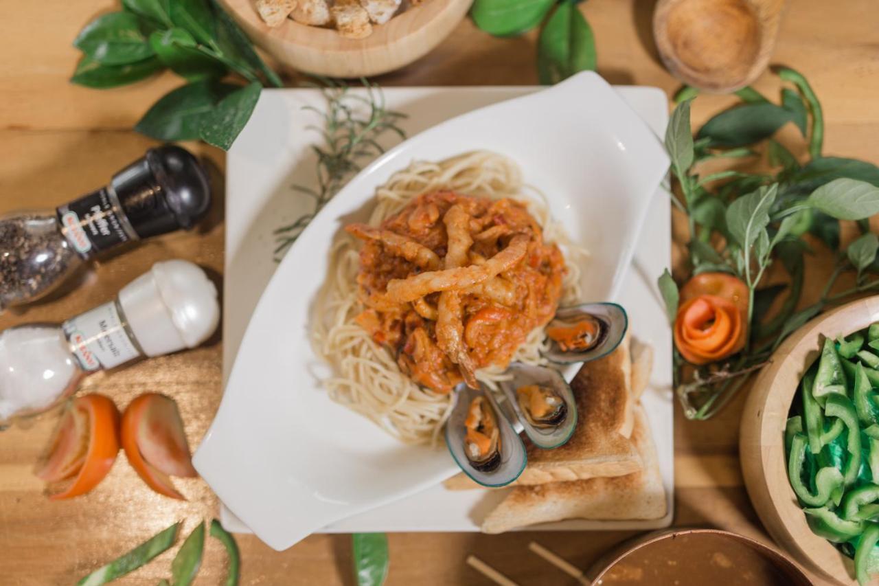 Kingsley'S Hotel And Gastro Pub Mabalacat Esterno foto